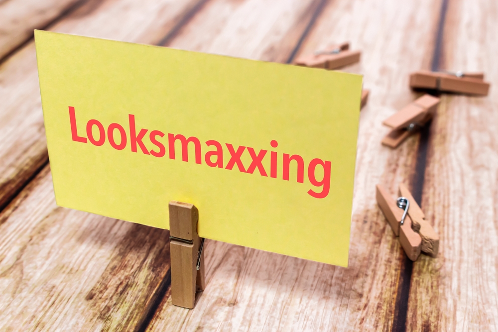 Looksmaxxing: perché i giovanissimi sono ossessionati dal miglioramento estetico?