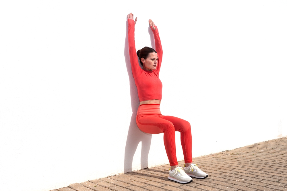 Pilates a muro, i migliori esercizi da fare a casa