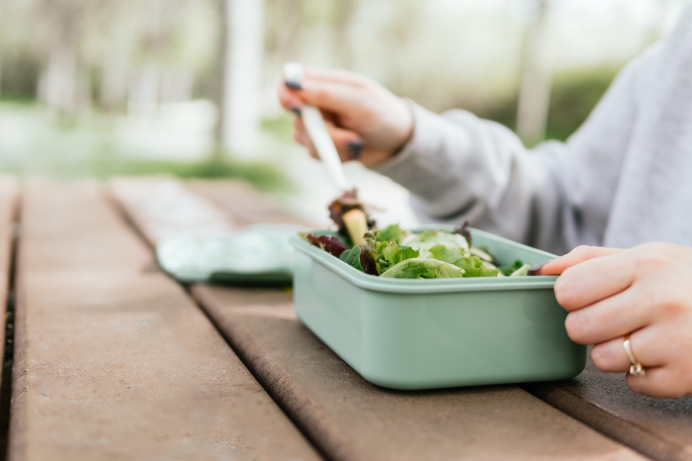 Gli alimenti che non dovresti mai conservare nella plastica