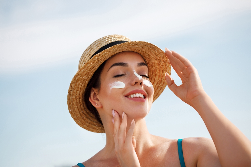 Protezione solare viso: si mette prima o dopo il primer?