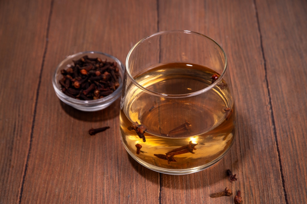 Acqua e chiodi di garofano, fa bene alla salute?