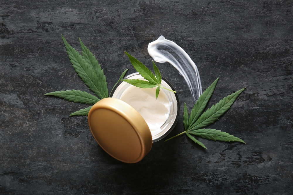 Cosmetici alla canapa: tutti i benefici per la pelle e le controindicazioni