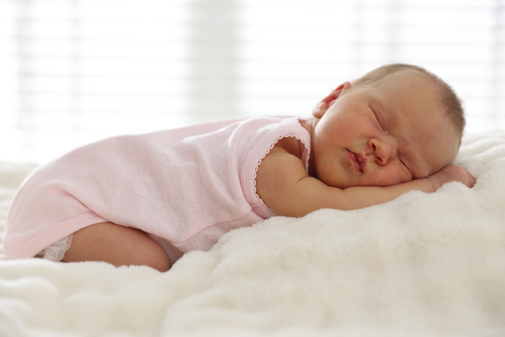Come vestire il neonato per dormire quando fa caldo?