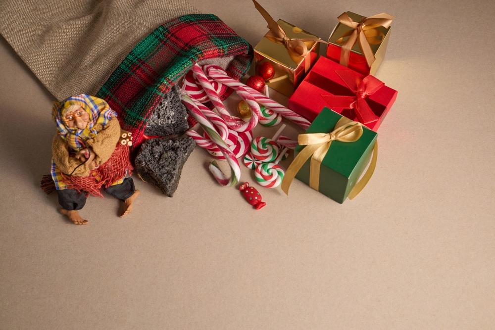 Perché non si dovrebbe regalare il carbone per la Befana ai bambini