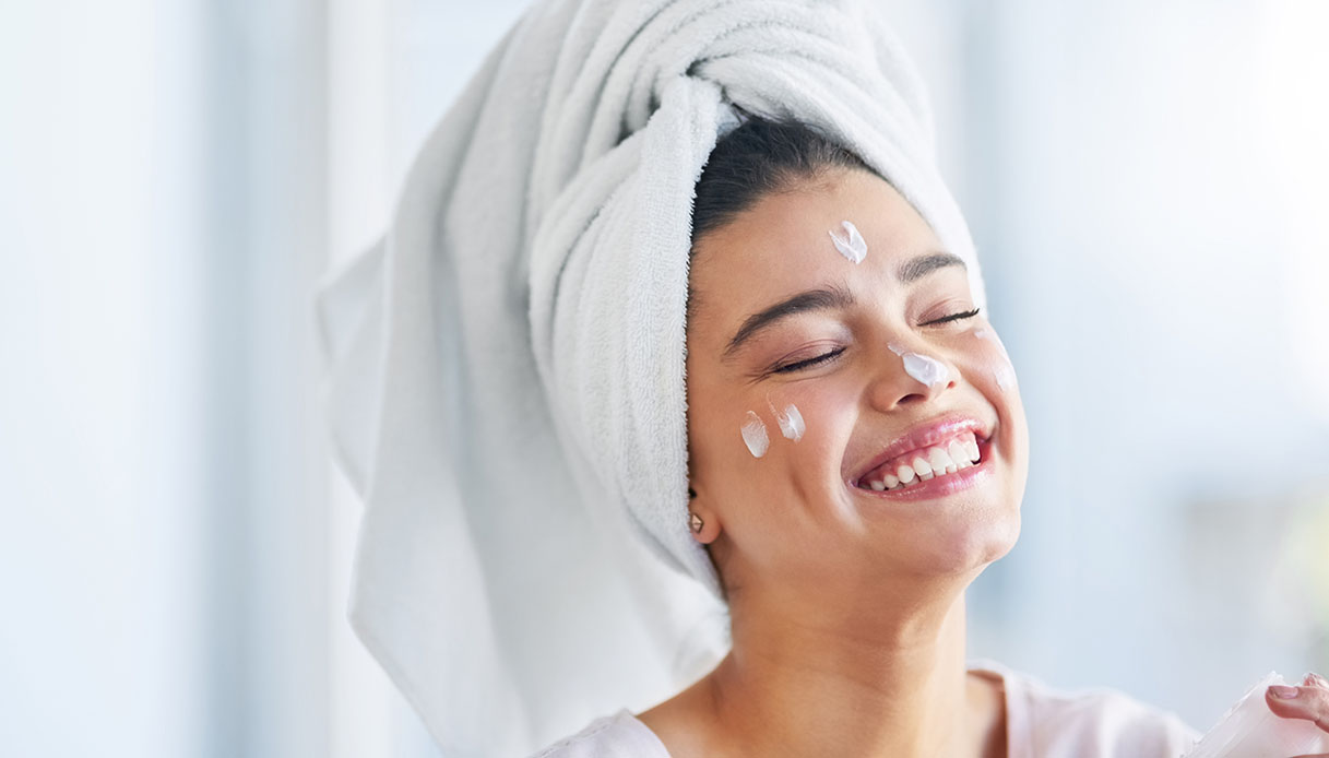 Come cambiare skincare routine con il cambio stagione