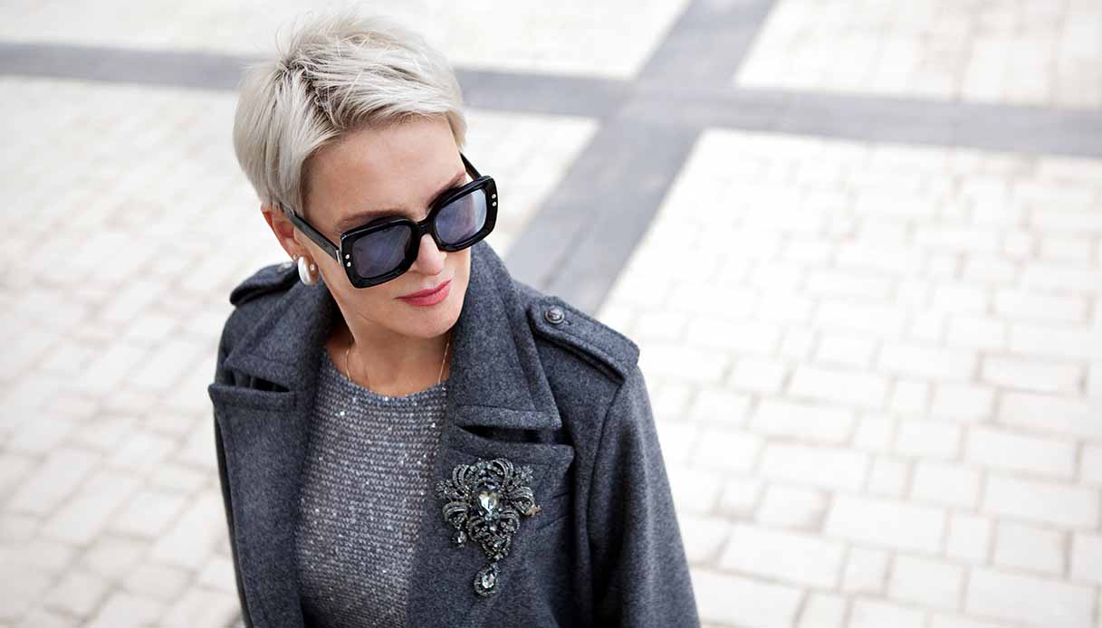 Dove si posiziona la spilla sul cappotto per essere eleganti