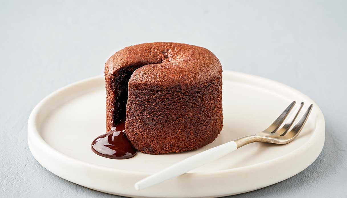 Sui social è virale il tortino con cioccolato fuso grazie a Milano-Cortina 2026