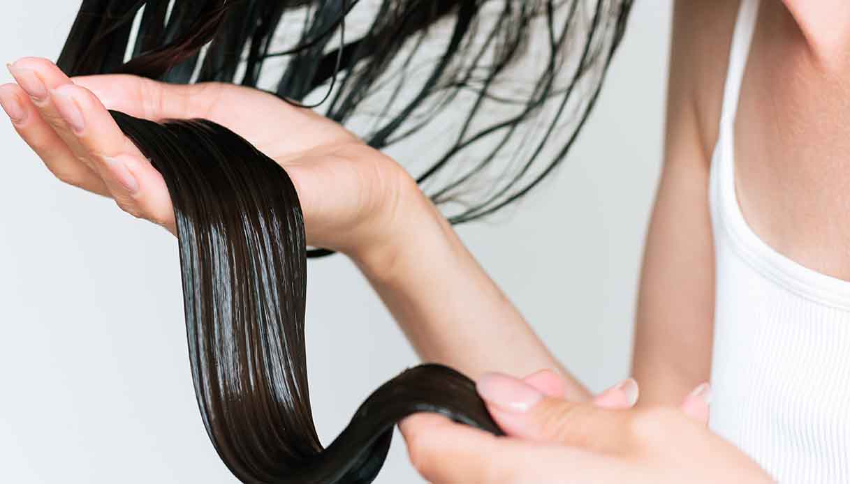 Le maschere e i trattamenti che preparano i capelli alla primavera