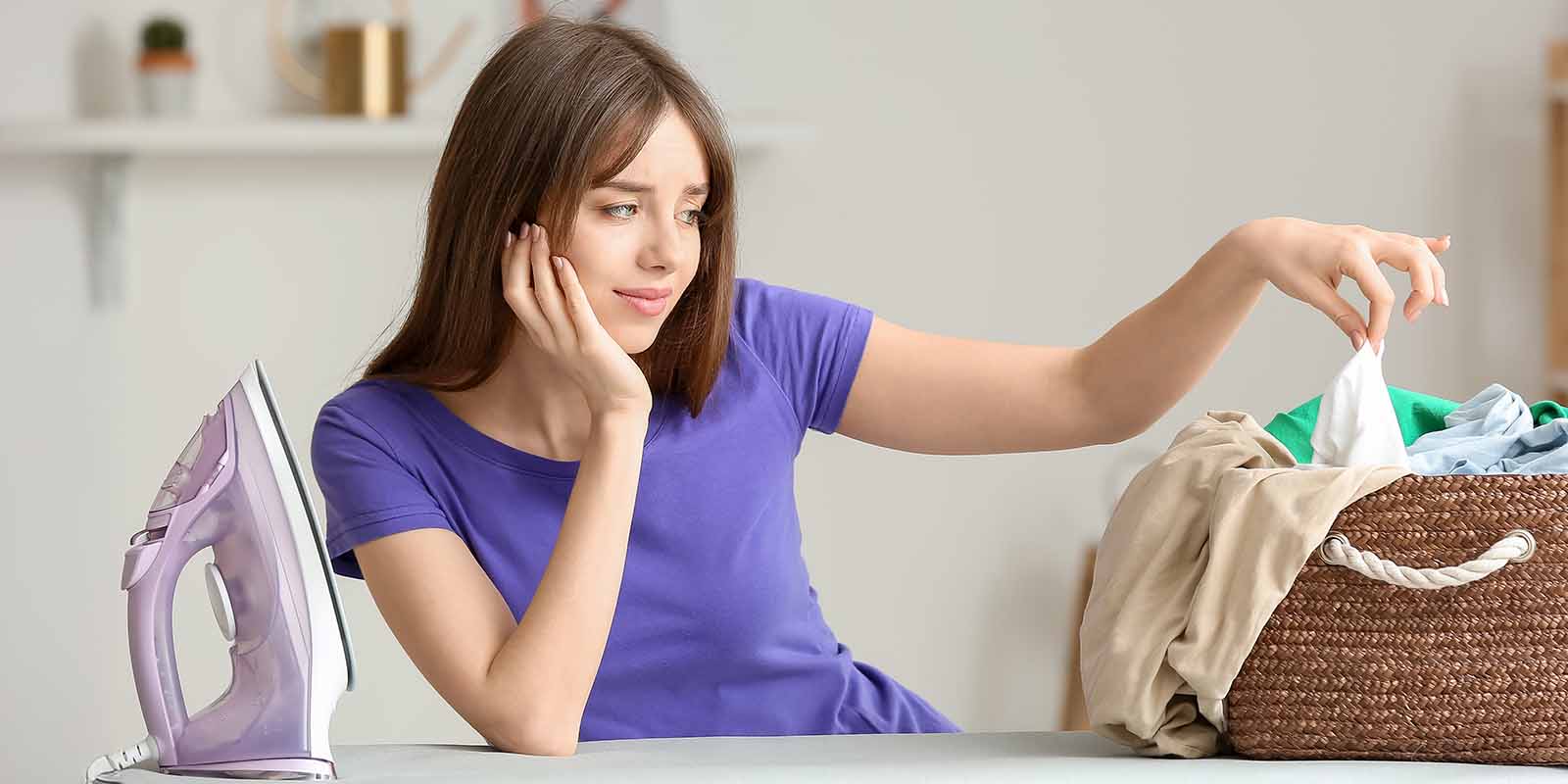 Vietato stirare in estate: come possiamo dimenticare il ferro da stiro
