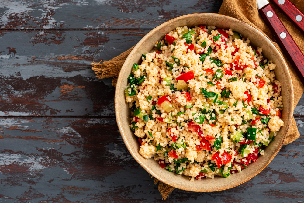 Insalata di cous cous, la ricetta leggera per la bella stagione