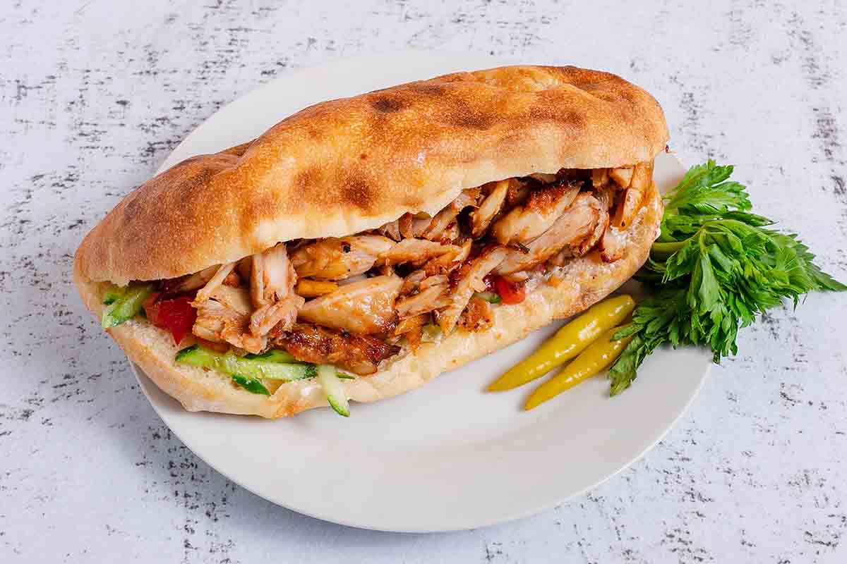 Come preparare il kebab di pollo in casa: la ricetta