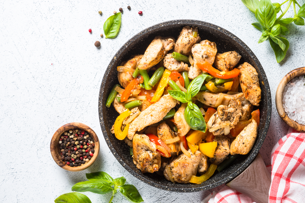 Pollo primavera, la ricetta saporita ma leggera