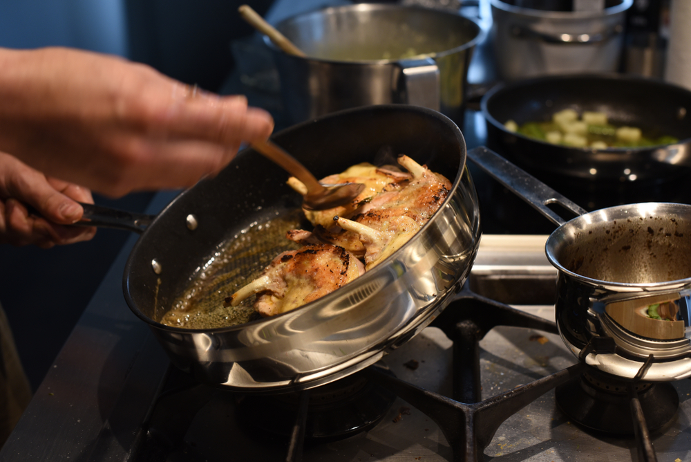 Faraona in padella: ricetta facile e saporita