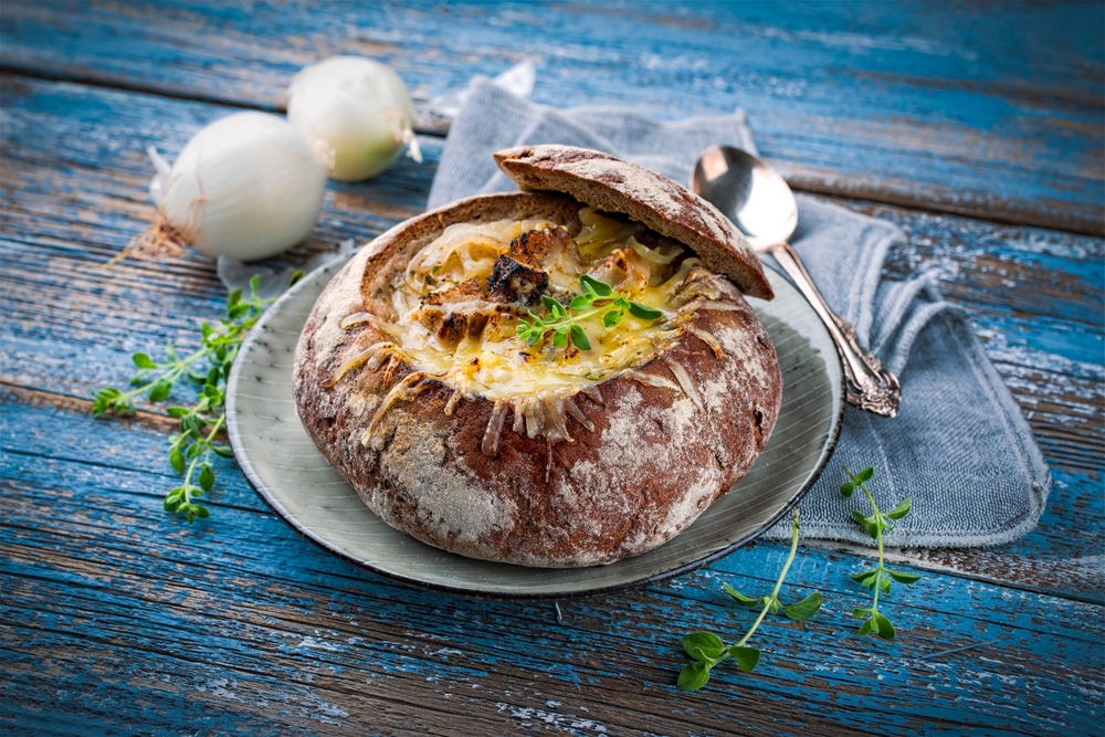 Zuppa di pane, la ricetta di recupero