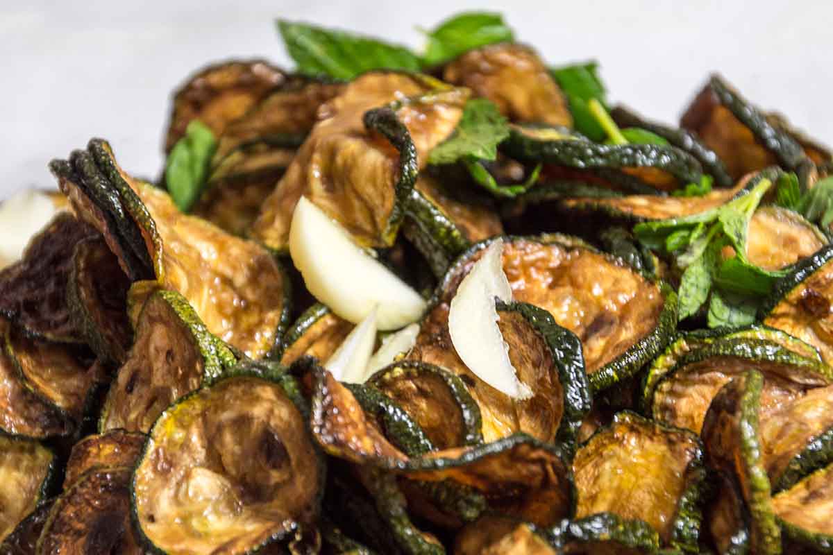 Come si preparano le zucchine alla scapece, la ricetta originale