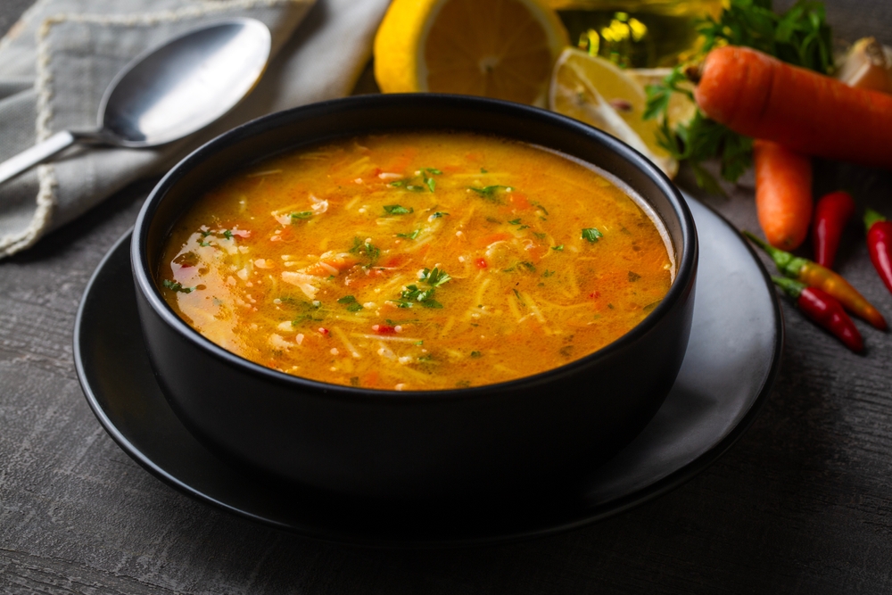 Zuppa cremosa con verdure e pollo