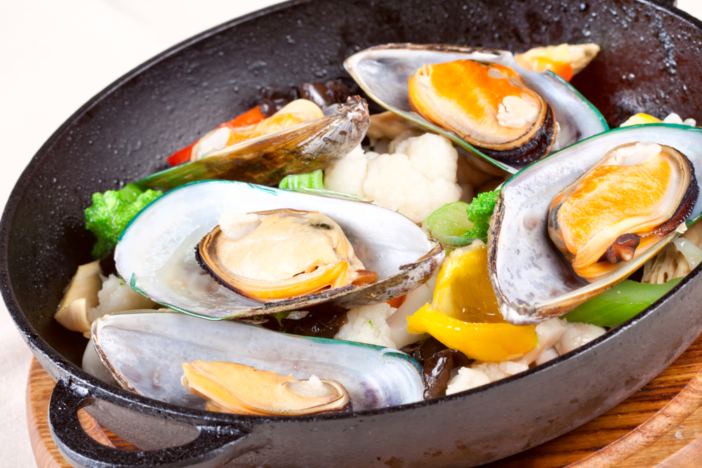 Cozze con tartare di verdure e maionese