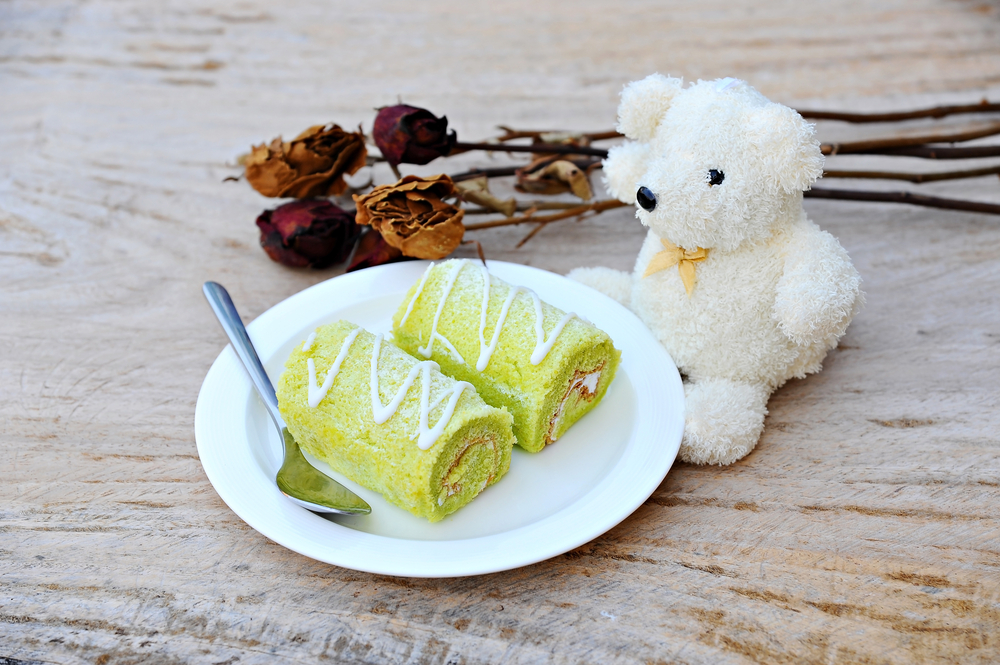 Rotolo di pan di spagna ai pistacchi