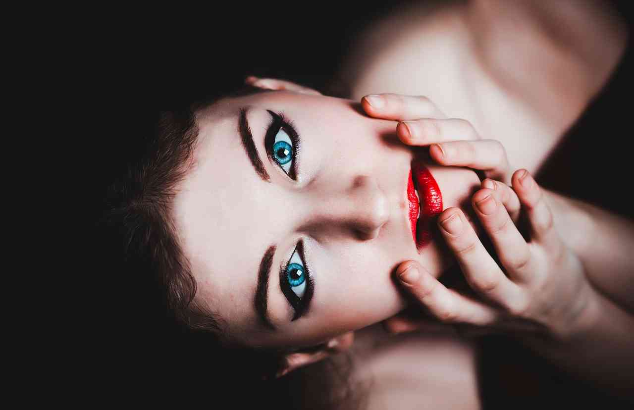 Trucco viso per il sabato sera: consigli utili