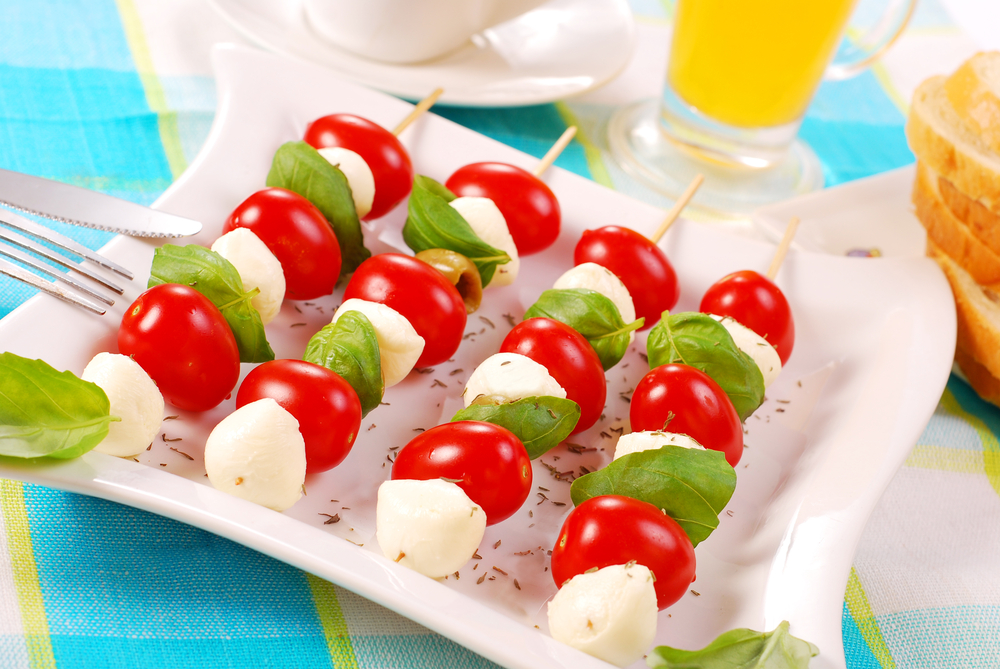Spiedini alla moda caprese