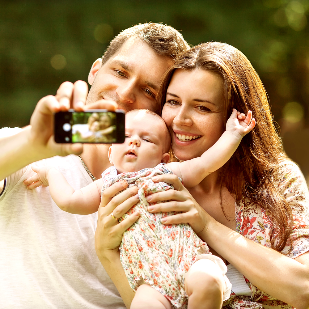 Foto dei figli sui social: sì o no?