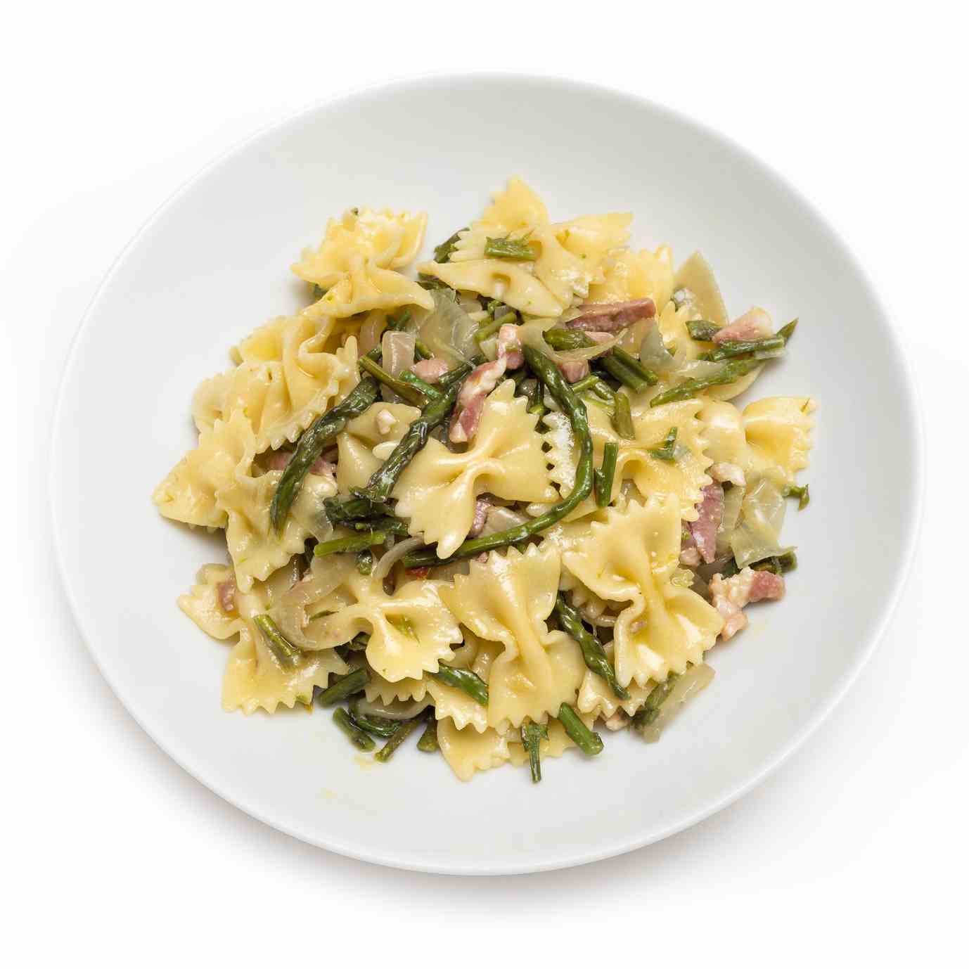 Ricetta farfalle fredde speck e asparagi