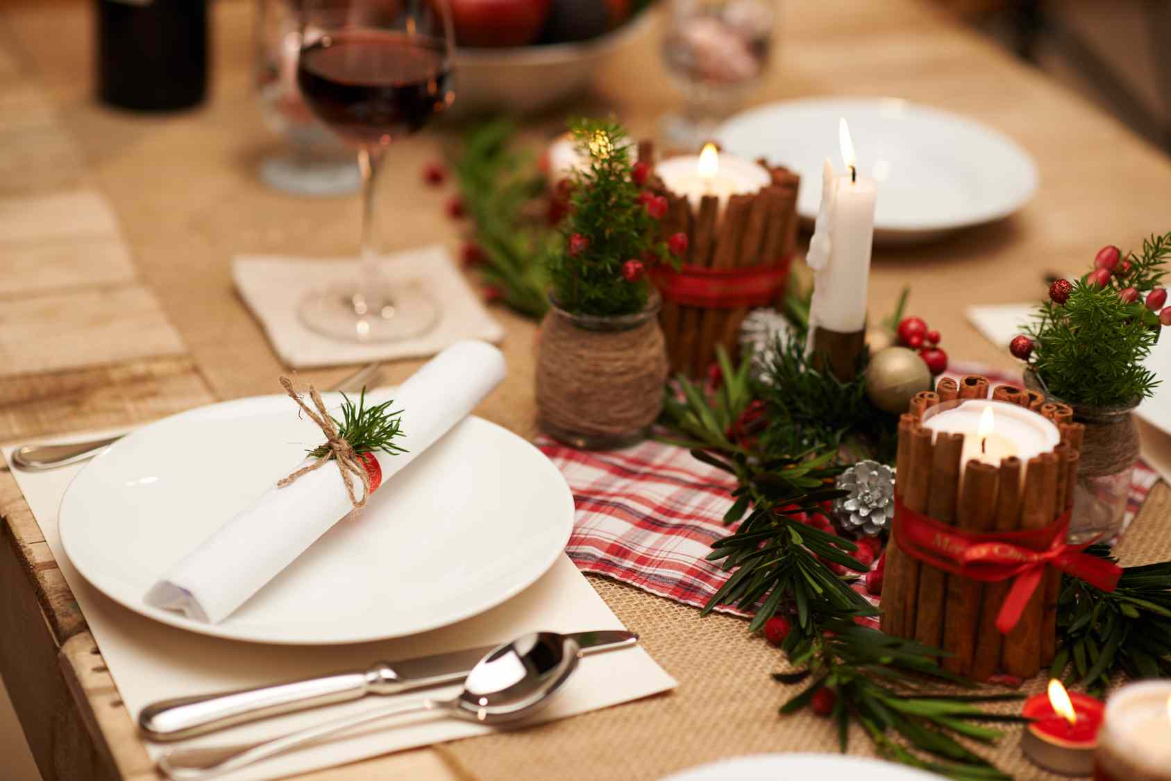 Come apparecchiare la tavola a Capodanno: idee per decorare e addobbare