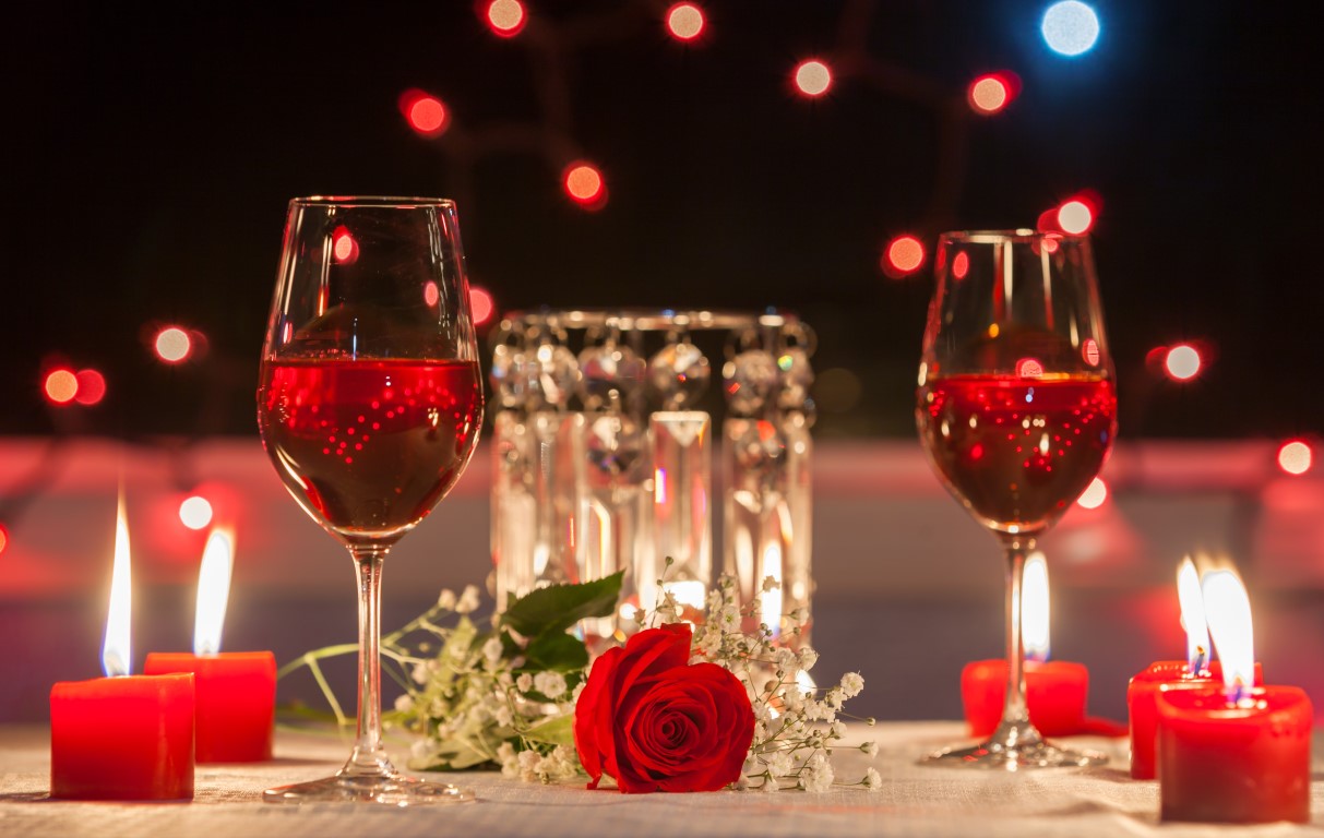 Cenetta a lume di candela, 5 regole da seguire per renderla perfetta