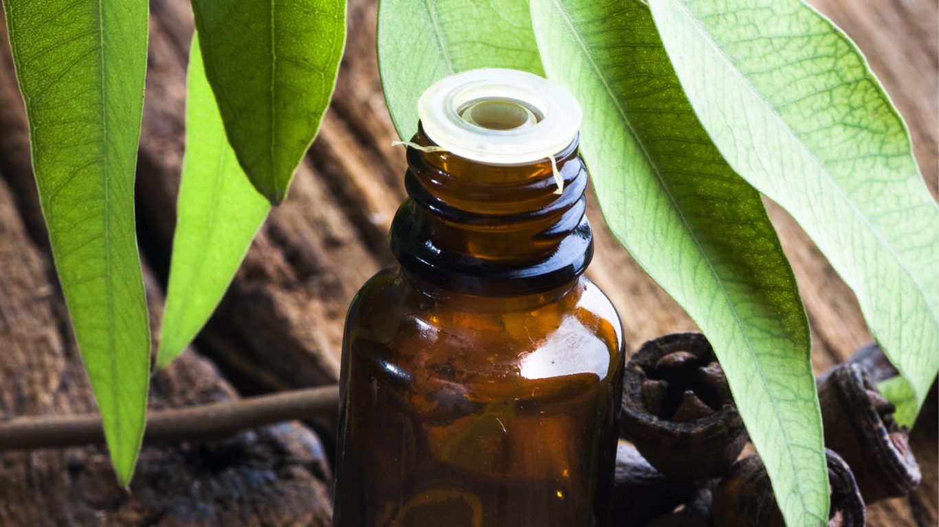 Rimedi-naturali-naso-chiuso-suffumigi-olio-essenziale-eucalipto_4.jpg