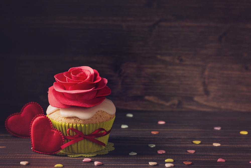 cake-design-san-valentino-rosa-pasta-zucchero-cupcake-rosa-rossa.jpg