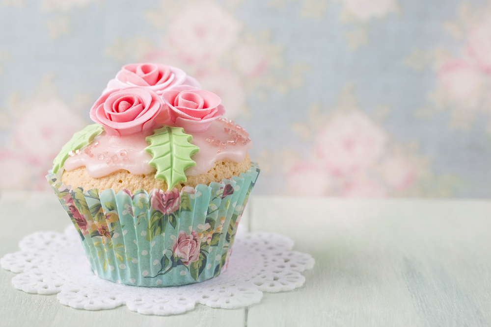 cake-design-san-valentino-rosa-pasta-zucchero-cupcake-roselline.jpg