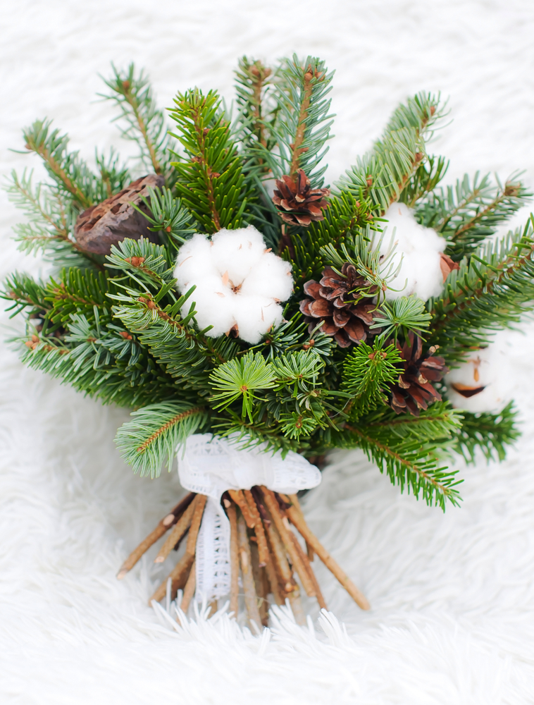 bouquet-sposa-fiori-inverno-aghi-pino-pigne.jpg
