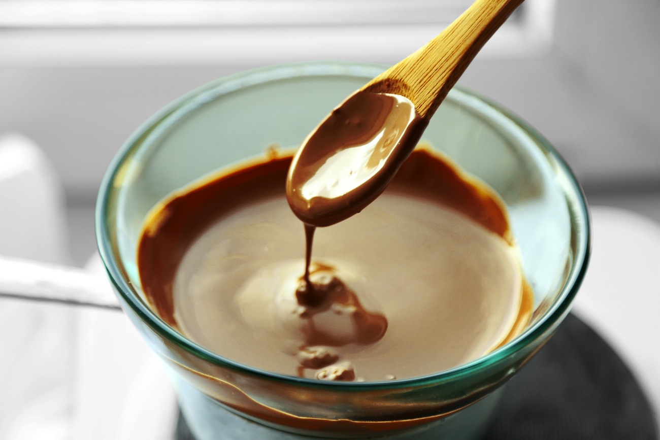 Come temperare il cioccolato per ottenere una glassa perfetta
