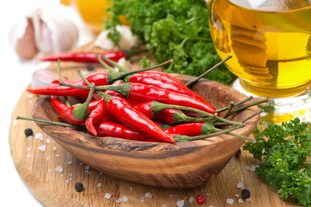 Come fare l’olio piccante per condire i piatti con gusto