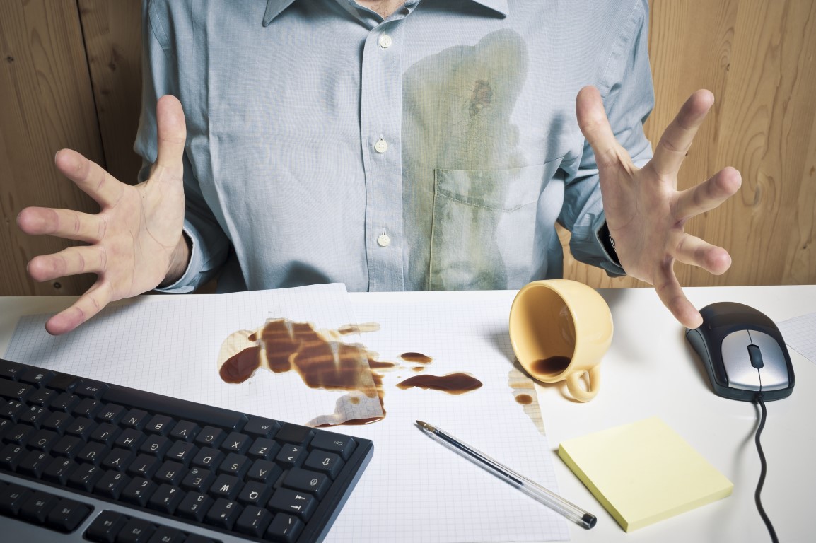 Come eliminare le macchie di caffè dai tessuti in modo efficace