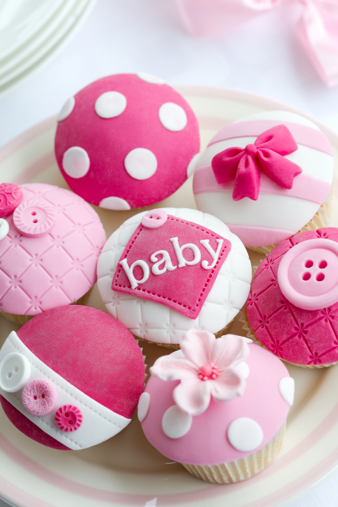 cupcake-nascita-pasta-zucchero-bottoni-pois.jpg