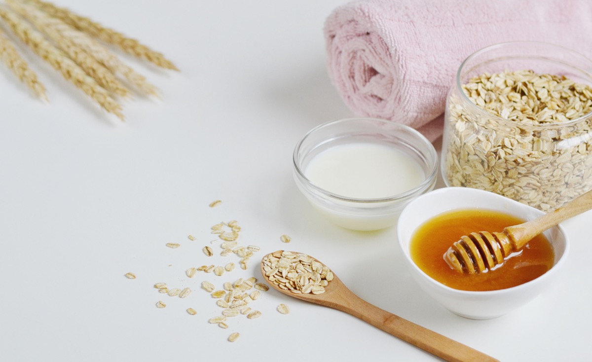 Maschera viso al miele: la ricetta fai da te per idratare la pelle