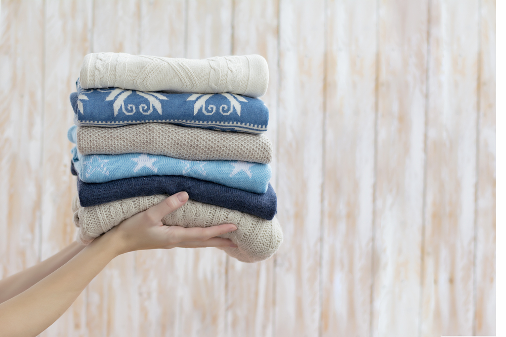 Pelucchi del maglione di lana, come togliere i pallini con un coltello