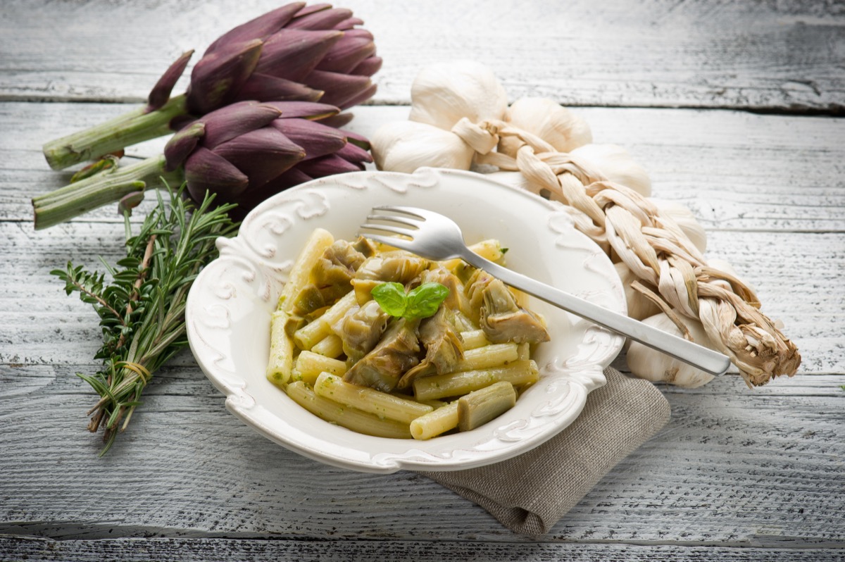 Carbonara di carciofi vegetariana, la ricetta di un primo piatto buono e genuino
