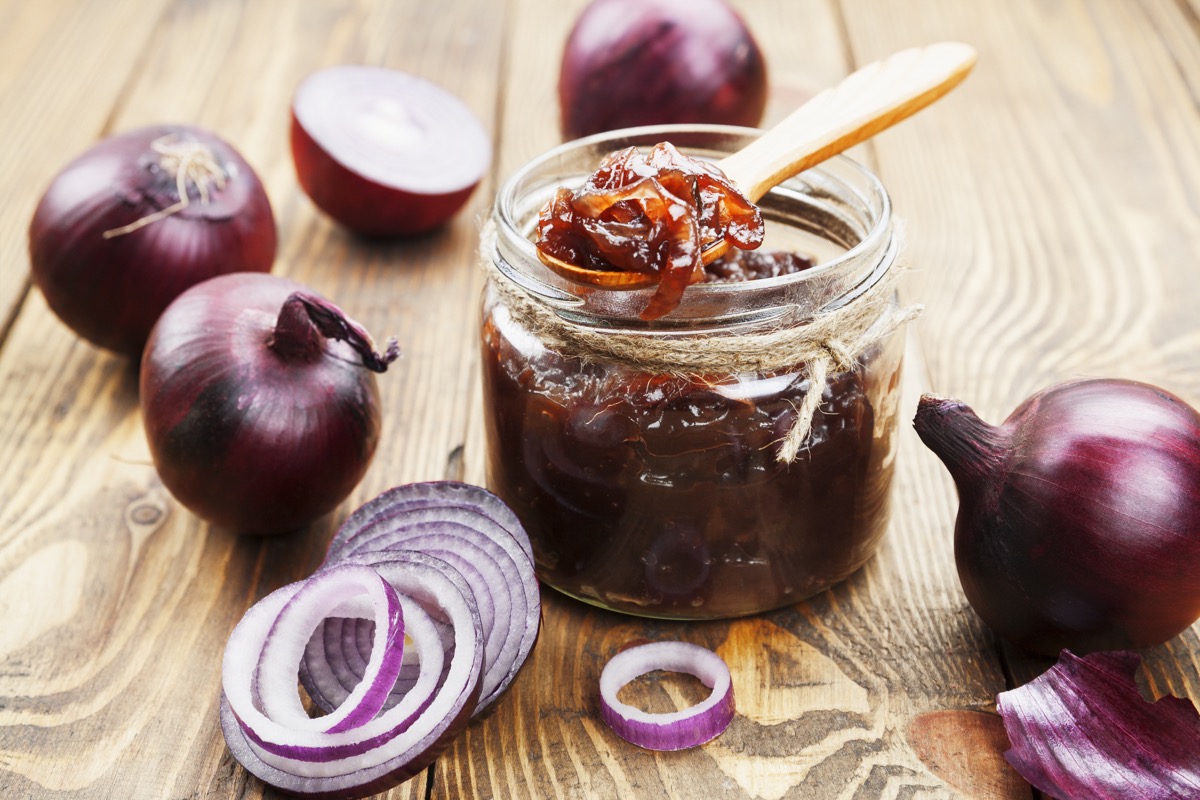 Marmellate fatte in casa: la ricetta della confettura di cipolle rosse