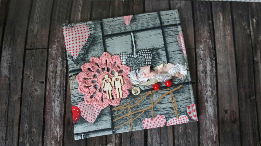 Scrapbooking: album fotografico fai da te come diario di nozze