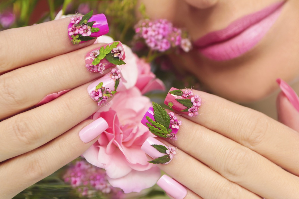 Decorazioni-unghie-2018-nail-art-primavera-4.jpg