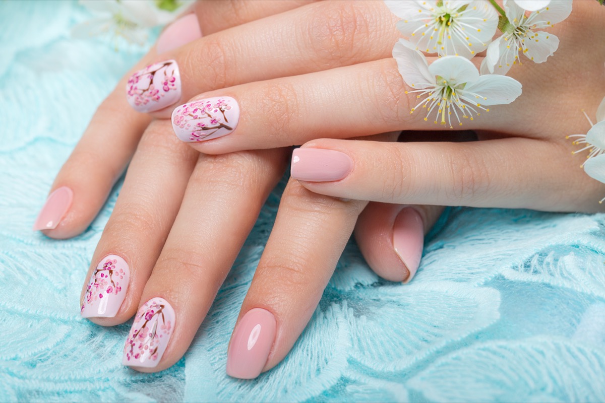 Decorazioni-unghie-2018-nail-art-primavera-6.jpg