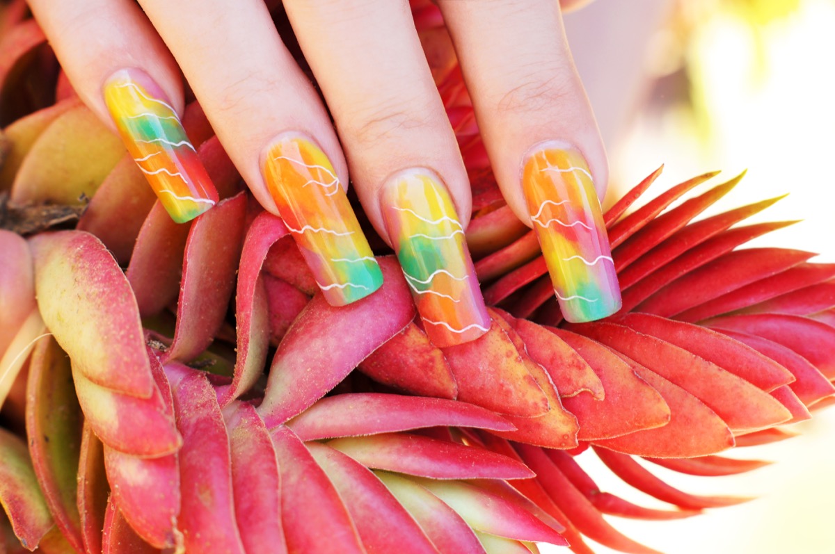 Decorazioni-unghie-2018-nail-art-primavera-7.jpg