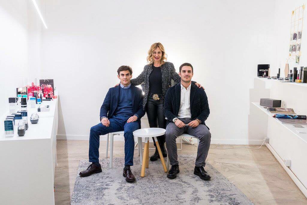 Laura_Cerasoli_con_figli_.jpg