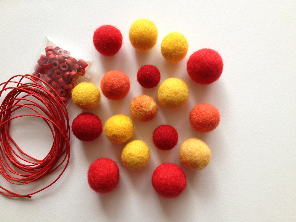 Come fare collane con le palline di feltro