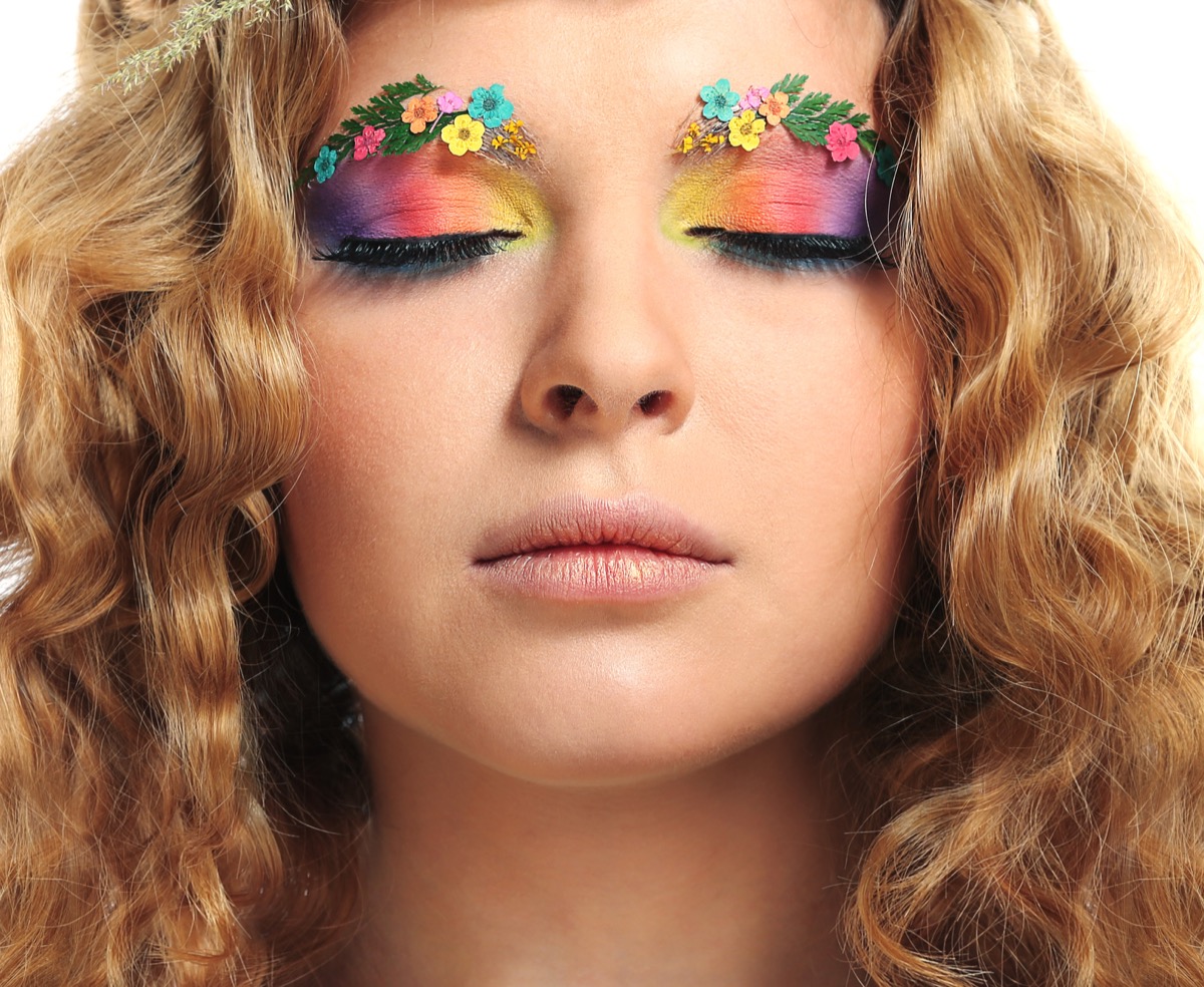 Trucco-floreale-estate-2018-tendenze-1_0.jpg