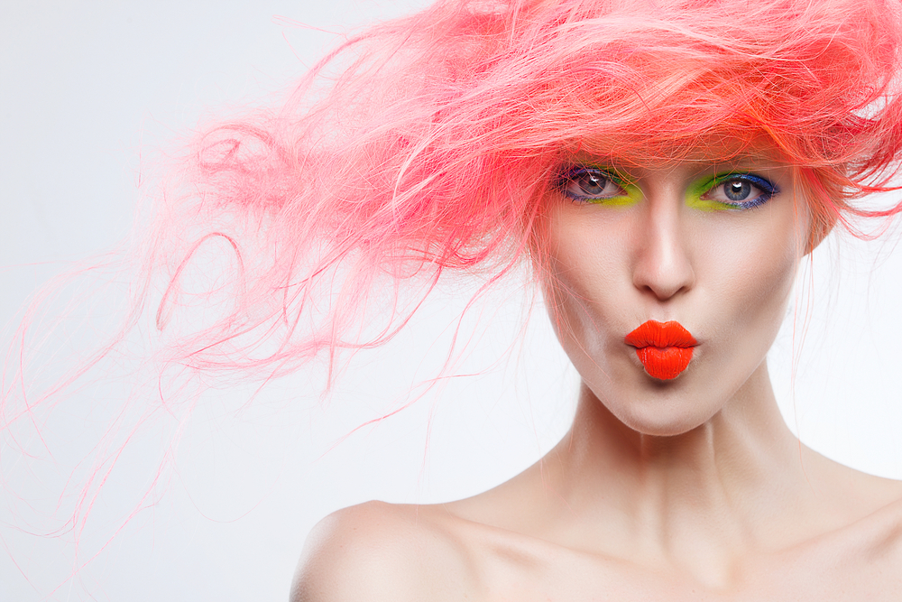 Neon peach hair, la tendenza più assurda dell'estate 2018