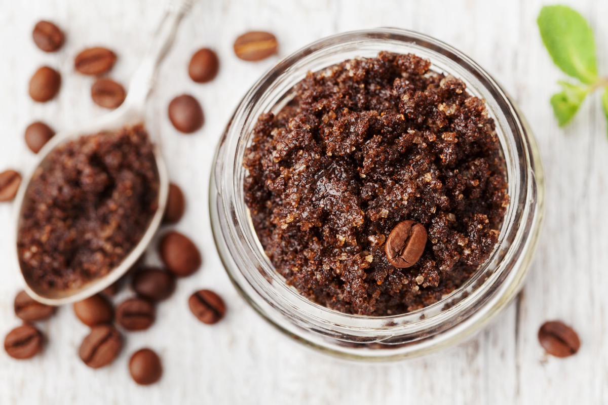Scrub corpo al caffè, un rimedio naturale per tonificare la pelle