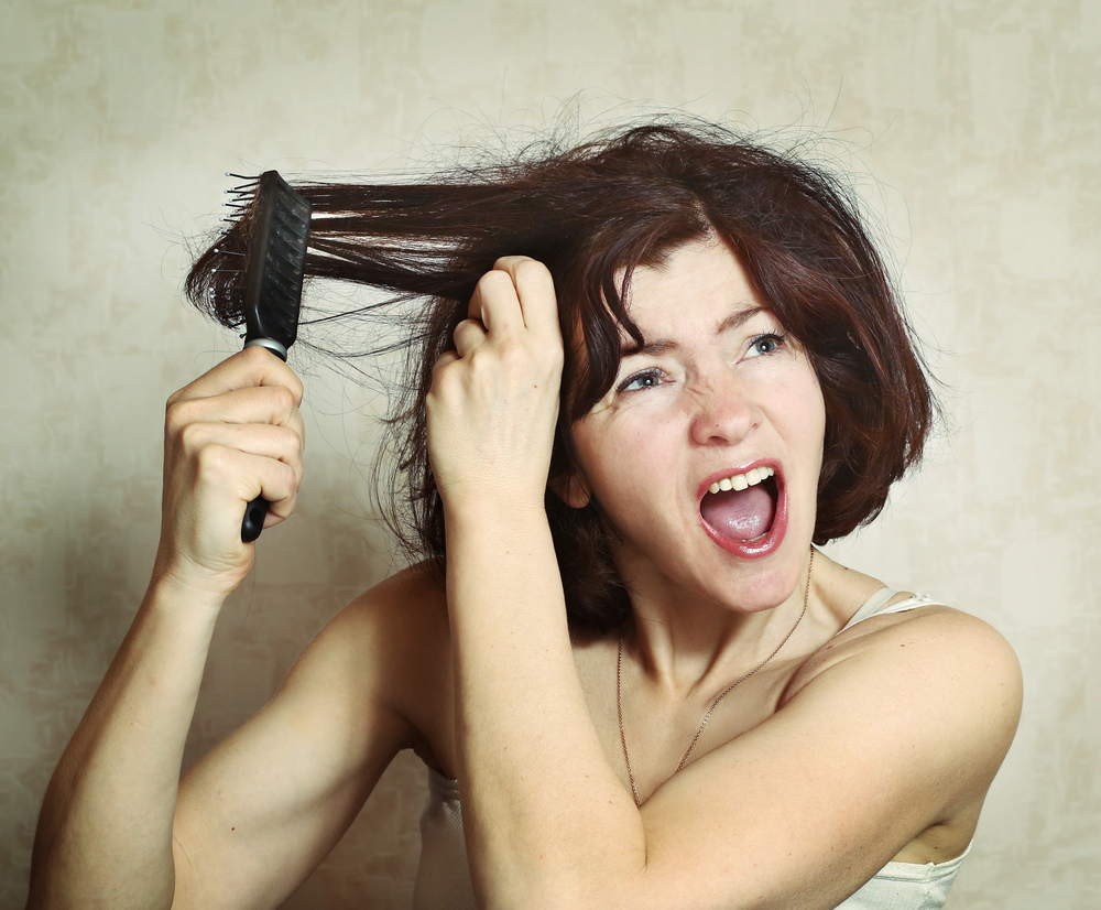 Capelli che si spezzano, 6 cattive abitudini da evitare